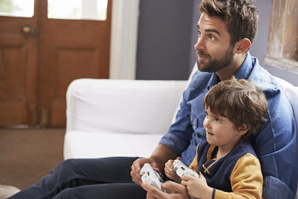 Mehr als die Hälfte der Eltern spielt mit ihren Kindern gemeinsam Computer- und Videospiele